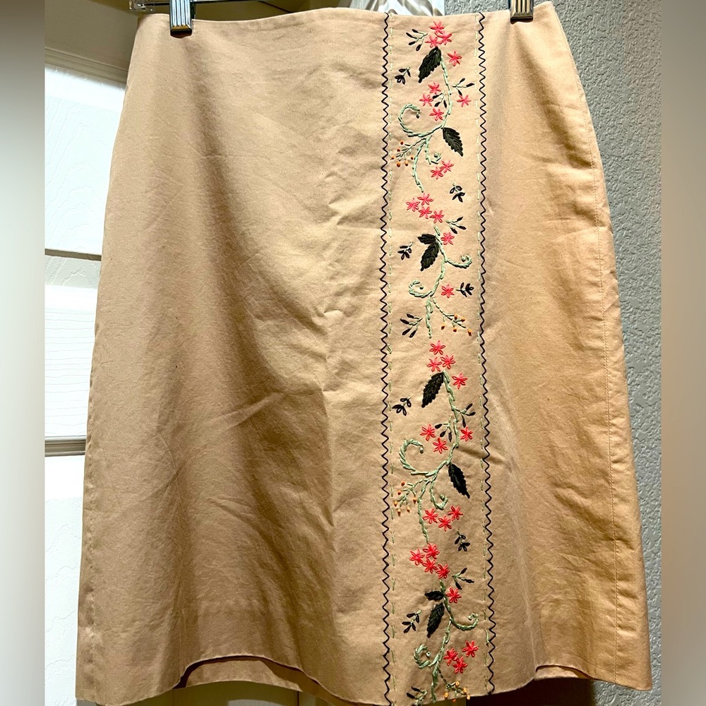 Ann Taylor Tan Embroidered Pencil Skirt Sz 2P